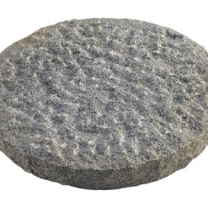 Granit trædesten Ø40 x 4/6 cm håndhugget blågrå