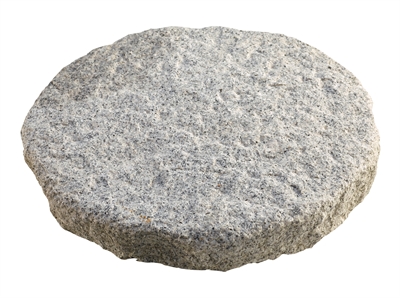 Granit trædesten Ø40 x 4/6 cm håndhugget lysgrå